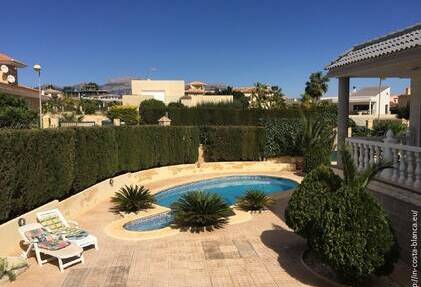 Hermoso chalet en venta en Albir