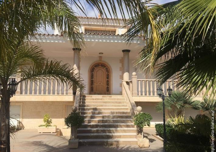 Big villa for sale in Alfaz del Pi