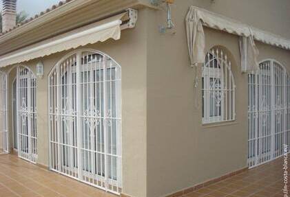 Spacious chalet with pool in La Nucia for sale