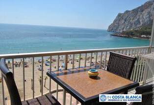 Apartamento nuevo en primera línea de playa en Calpe