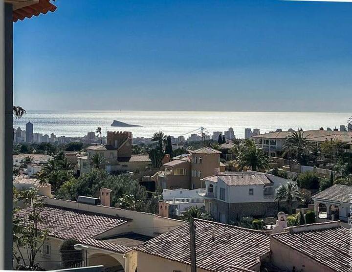 Chalet independiente con vistas al mar y a la montaña en La Nucí