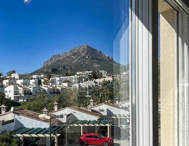 Chalet independiente con vistas al mar y a la montaña en La Nucí