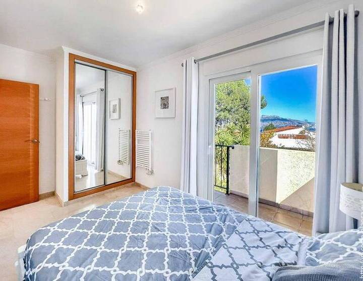 Chalet independiente con vistas al mar y a la montaña en La Nucí