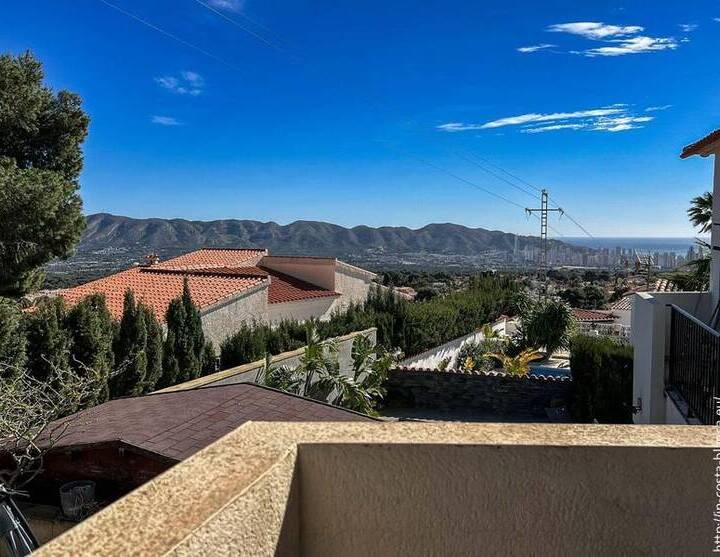 Chalet independiente con vistas al mar y a la montaña en La Nucí