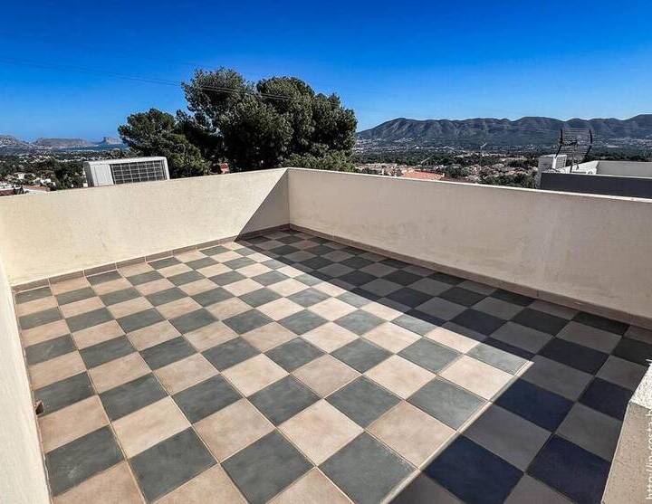 Chalet independiente con vistas al mar y a la montaña en La Nucí