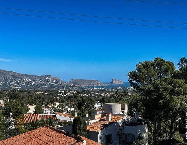 Chalet independiente con vistas al mar y a la montaña en La Nucí