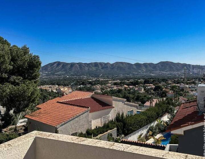 Chalet independiente con vistas al mar y a la montaña en La Nucí