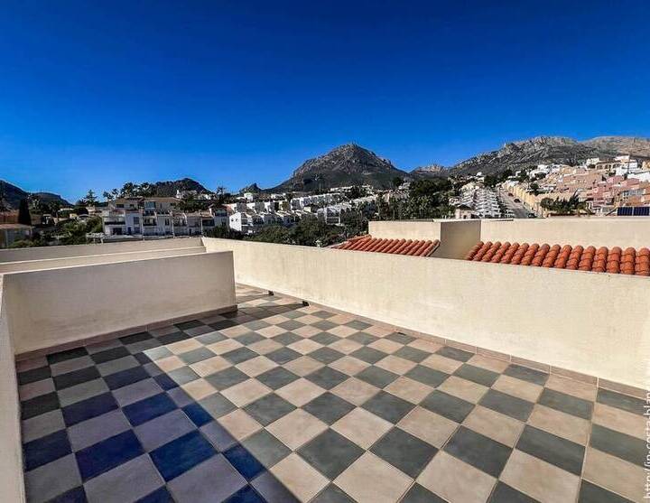 Chalet independiente con vistas al mar y a la montaña en La Nucí