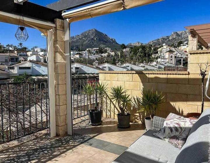 Chalet independiente con vistas al mar y a la montaña en La Nucí