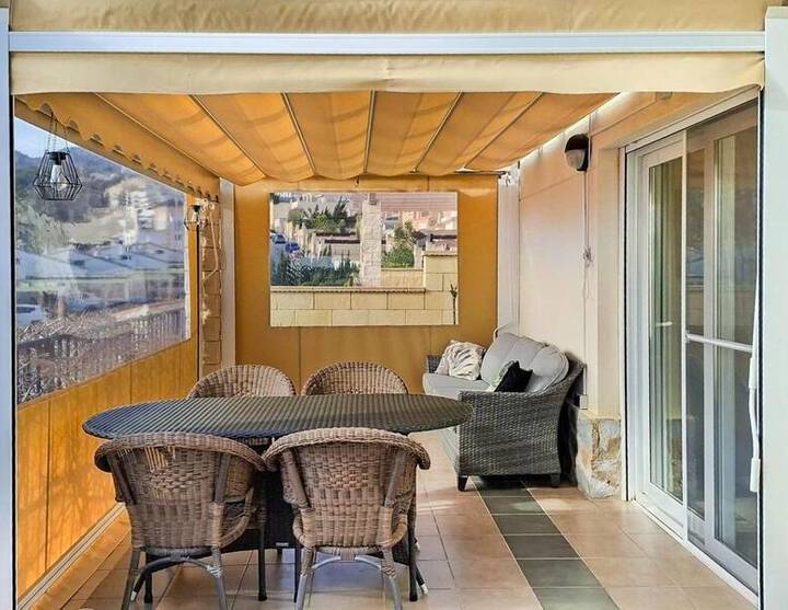 Chalet independiente con vistas al mar y a la montaña en La Nucí