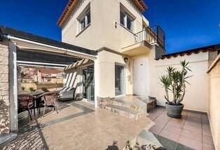Detached Chalet with Sea and Mountain Views in La Nucía