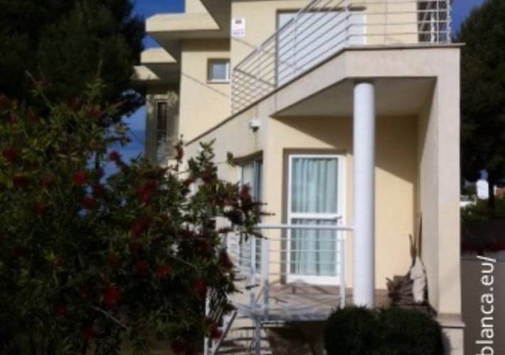 Buy a Villa in Albir
