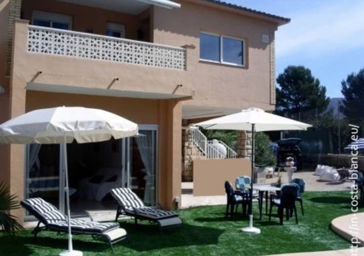 Villa in Albir with 2 apartments on 2 floors