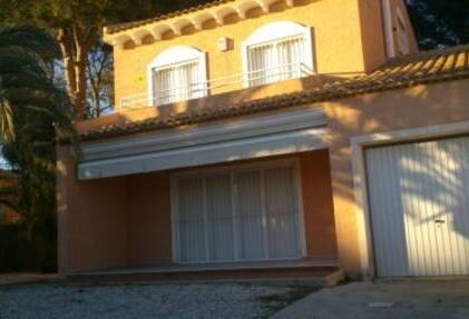 Villa for sale in Alfas del Pi