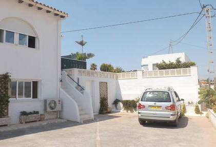 Bungalow met eigen zwembad te koop